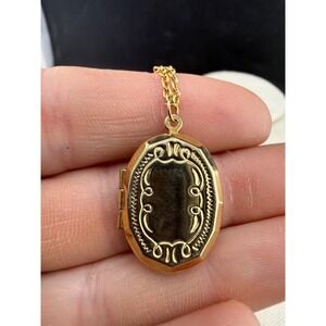 Vintage Gold Tone Locket Necklace Embossed 17"